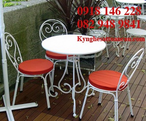 BÀN GHẾ SẮT MỸ THUẬT hk02