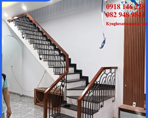 Cầu thang sắt mỹ thuật CTS03