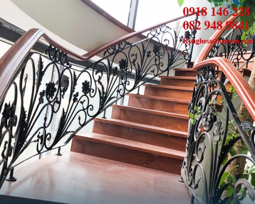 Cầu thang sắt mỹ thuật CTS05