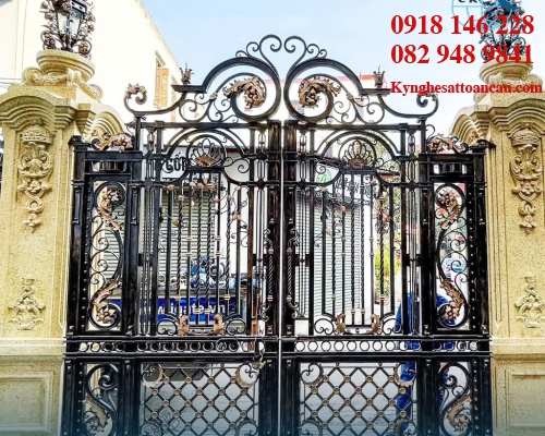 Cửa cổng sắt mỹ thuật CCS118