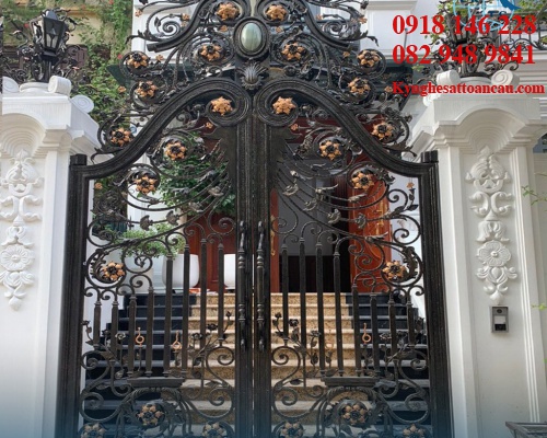 Cửa cổng sắt mỹ thuật CCS113
