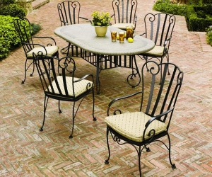 NHỮNG LÍ DO KHIẾN NHIỀU NGƯỜI CHỌN BÀN GHẾ SẮT MỸ THUẬT