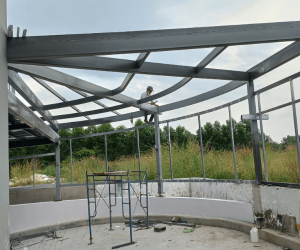 Những lưu ý khi thi công khung sắt lắp đặt tấm lợp lấy sáng polycarbonate