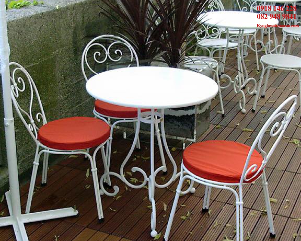 BÀN GHẾ SẮT MỸ THUẬT hk02