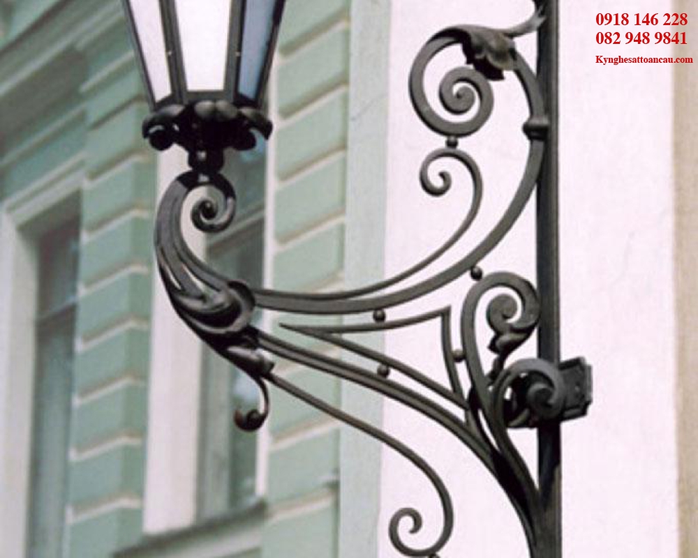 TRỤ ĐÈN MỸ THUẬT B4