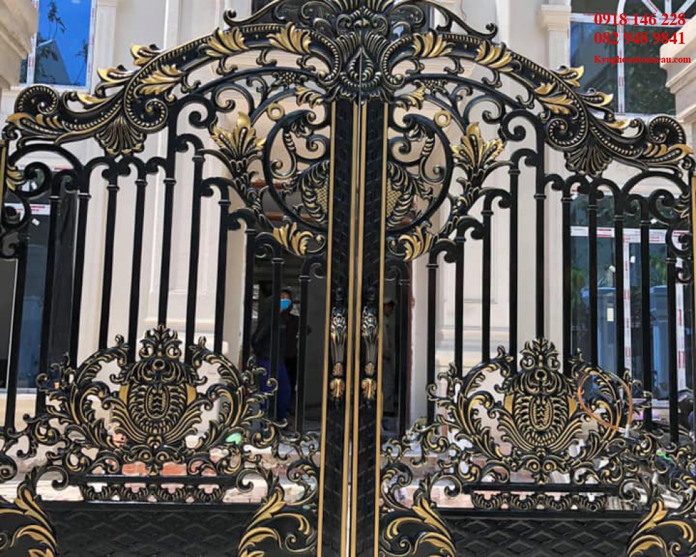 Cửa nhôm đúc đẹp C24