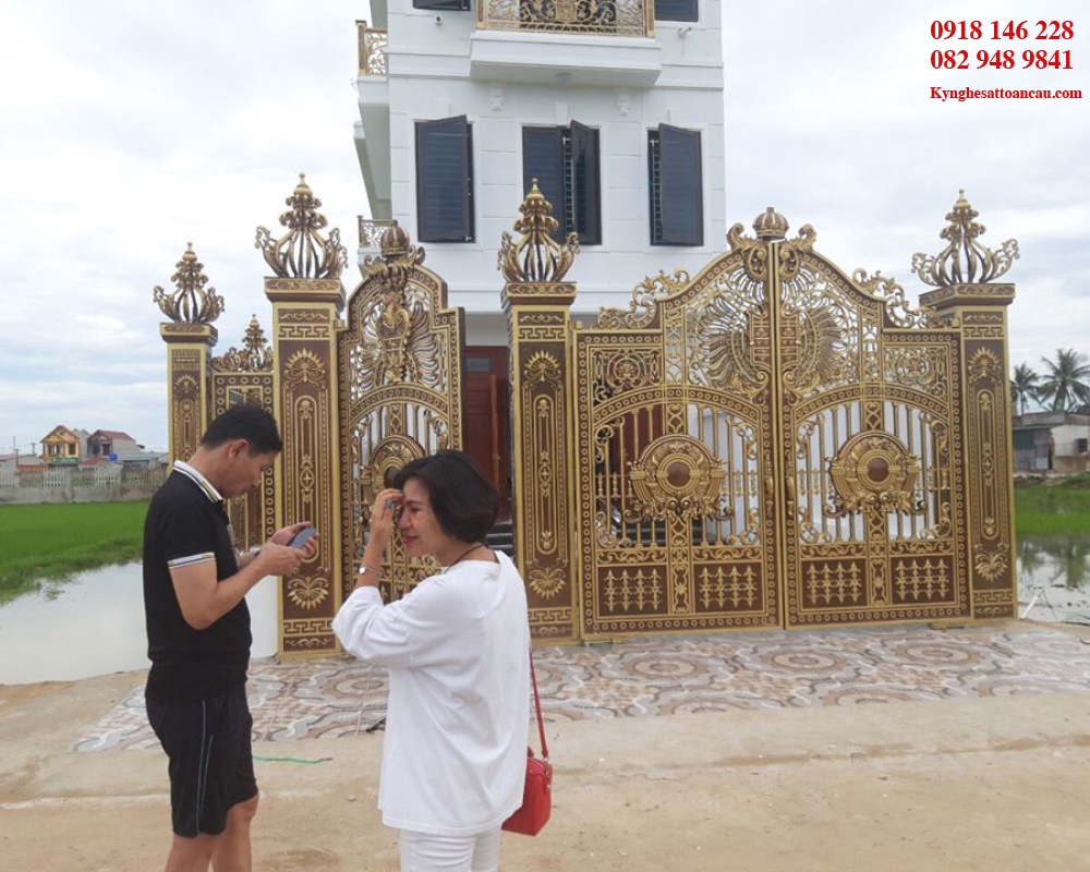 Cửa nhôm đúc đẹp C26