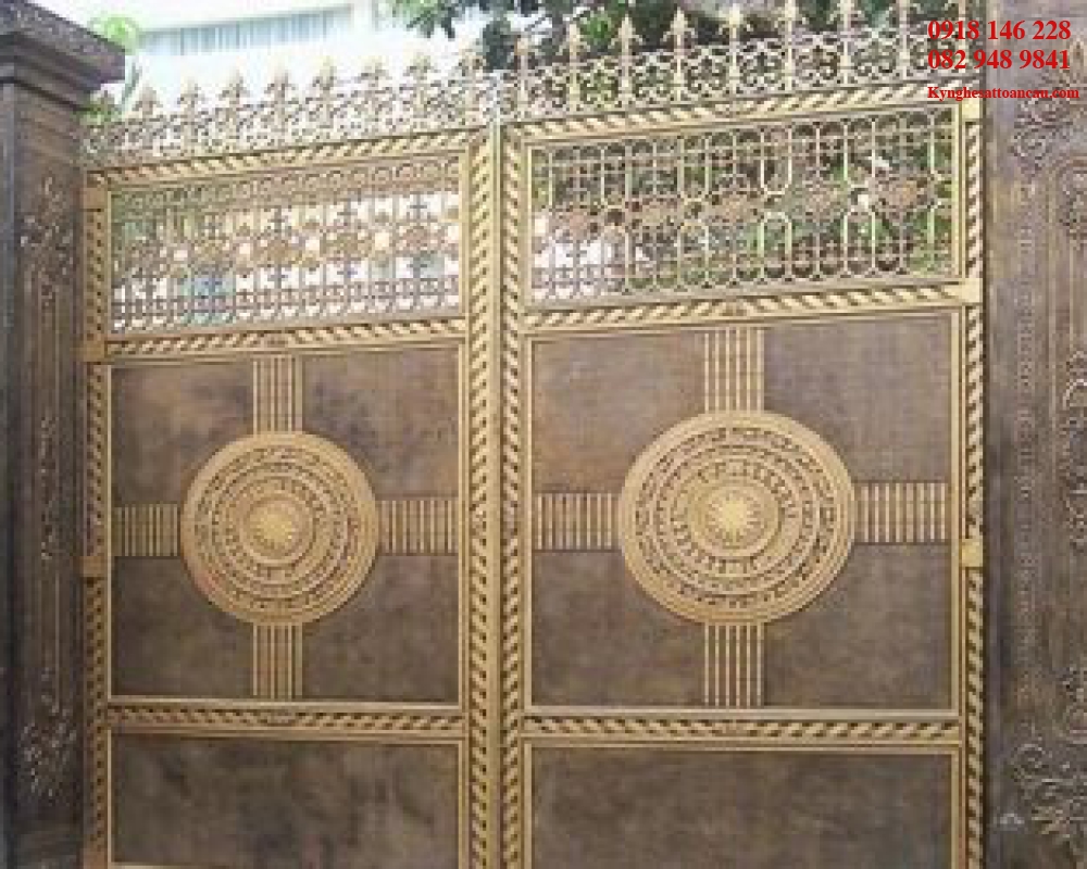 Cửa cổng nhôm đúc 1_2021