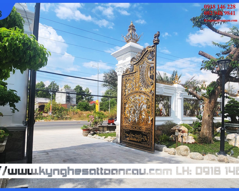 Cửa cổng nhôm đúc CCN104