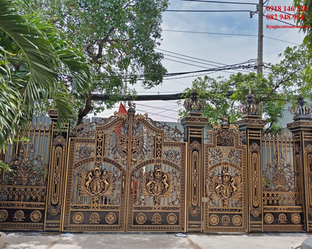 Cửa cổng nhôm đúc CCN102