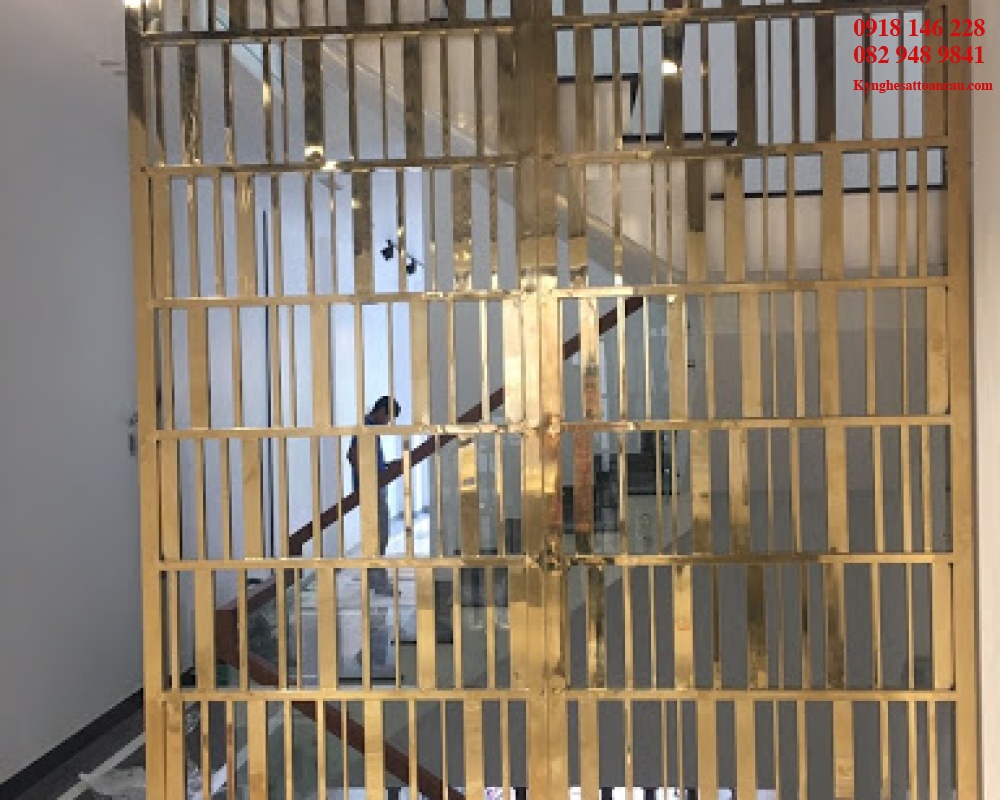 Vách ngăn inox xi mạ VNI24