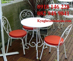 BÀN GHẾ SẮT MỸ THUẬT hk02