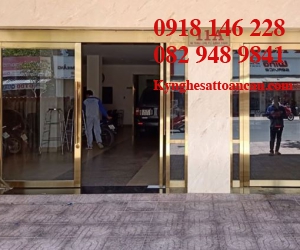 Cửa inox mạ vàng CC9